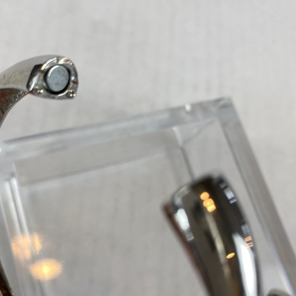 Gorgeous Rhinestone Encrusted Silver Hinged Stirrup Style Bracelet Bangle New - Picture 6 of 7